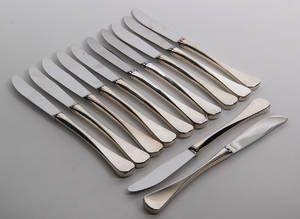 W.  S. Sørensen. Patricia middagsknive med skafter af sølv. 12