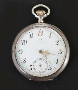 Fickur i silver, Omega