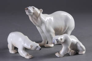Tre figurer af porcelæn. BG I.-II. sort. 3