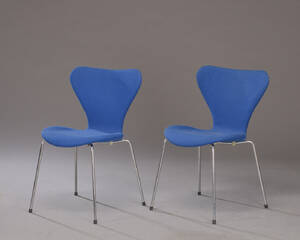Arne Jacobsen, et par Syver stole, model 3107 2