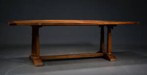 Fransk langbord af nøddetræ