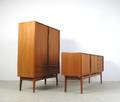 Leicht organisches Sideboard und Highboard in Teak mit Griffleisten in Schichtholz 2