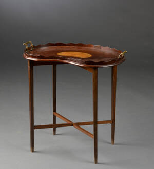 Engelsk bakkebord i mahogni, 1800-tallet