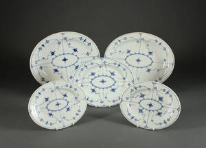 Royal Copenhagen, fem fade fra musselmalet 5 Denne vare er sat til omsalg under nyt varenummer 4463487
