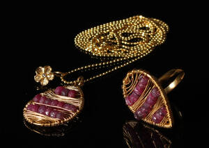 Smykkesæt med rubiner 4