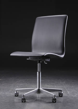 Arne Jacobsen 1902-1971. Oxford kontorstol, model 3171