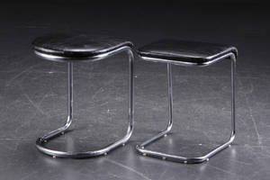 To taburetter, stål og læder 2