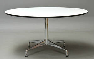Charles Eames. Rundt spisebord  Segmented Table  