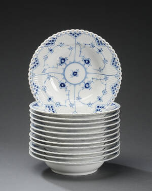 Royal Copenhagen. Musselmalet helblonde dybe tallerkner 12