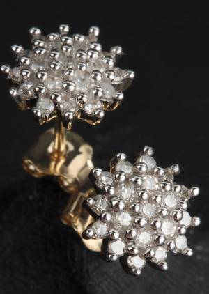 Par diamantørestikker, ca. 0.38 ct. 2