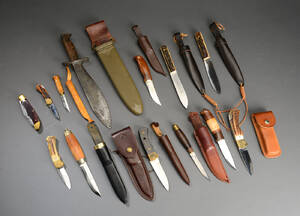 En samling knive og dolke