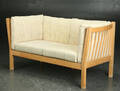Andreas Hansen. Fritstående to-pers. sofa, med tremmesider, bøg