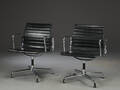 Charles Eames. Et par armstole model EA-108. 2 