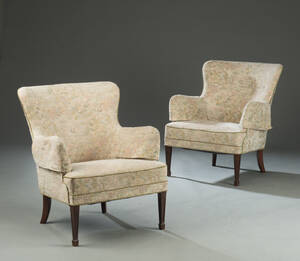 Et par lænestole med stel af mahogni, betræk dekoreret med landskab.  2.