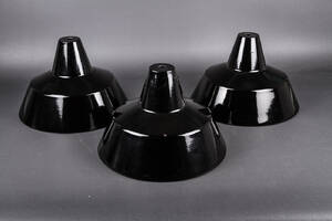 Louis Poulsen. Tre arbejdspendler  værkstedspendler, sort emalje 3 