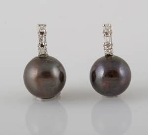 9K Cutured pearl and diamond earrings approx. 0.05ct 2