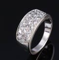 Brillantring af 14 kt.delvis urhodineret hvidguld, i alt ca.1.00 ct. HVS