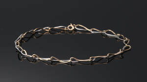 Halskæde af 8 kt. guldhvidguld.