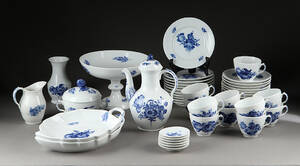 Royal CopenhagenKgl. P. Blå blomst flettet kaffeservice 48