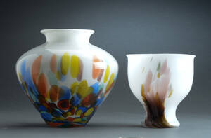 To vaser af flerfarvet glas 2