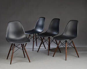 Charles Eames. Sæt på fire skalstole, model DSW 4 Denne vare er sat til omsalg under nyt varenummer 4105301