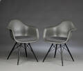 Charles Eames. Par armstole model DAW, sorte 2