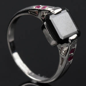 Rubin og diamant ring.