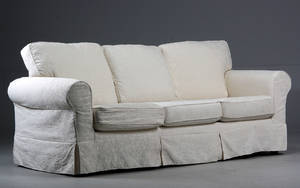 Sofa i hvidt brokadestof