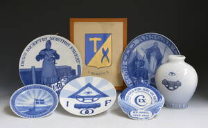 Samling Royal Copenhagen frimurerplatter, vase m.m. 7