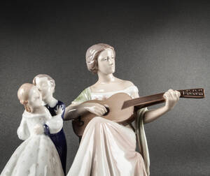 Bing  Grøndahl. To figurer af porcelæn 2 Denne vare er sat til omsalg under nyt varenummer 4872346