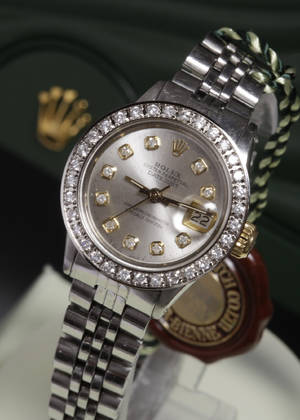 Rolex Oyster Perpetual Lady Datejust med diamantskive og safirlynette - ca. 0.12 og 1.10 ct.  Denne auktion er annulleret1993297