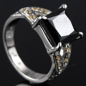 Diamant og citrin ring.
