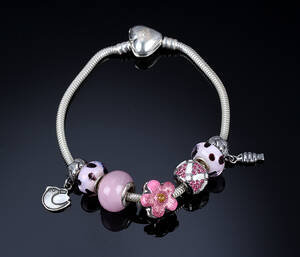 Bacio, Italien. Armbånd med 7 charms, sterlingsølv