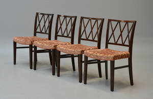 Dansk møbelproducent sæt på fire stole i mahogni