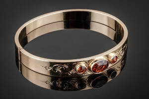 Armring af guld 14 kt. med ciseleringer og tre citriner Denne vare er sat til omsalg under nyt varenummer 4088222