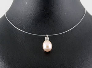 9K gold fresh water  diamond pendant  approx. 0.05ct