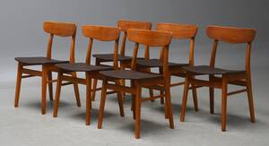 Dansk møbelproducent. Et sæt på seks stole af teak, sæder med brunt læder. 6
