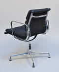 Charles Eames. Soft Pad armstol, Model EA-208, sort uld