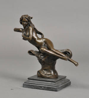 Erotisk broncefigur i form af kvinde