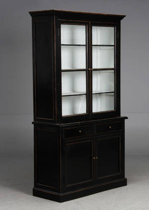 To-delt vitrineskab. antikbemalet. 2