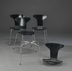 Arne Jacobsen Et sæt på fire Munkegaardsstole, model 3105 Myggen. 4 Denne vare er sat til omsalg under nyt varenummer 4472253