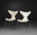 Arne Jacobsen. Et par stole Liljen, model 3108. 2