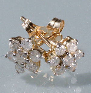 Par diamantørestikkere. Ca. 0.49 ct.