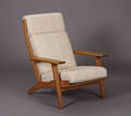 Hans J. Wegner. Højrygget lænestol af egetræ, model GE - 290A