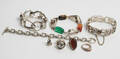Samling vintagesmykker af sølv, armlænker, ringe og et charm 8