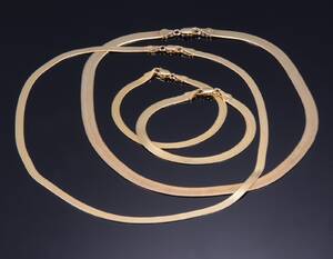 Smykkesæt af forgyldt sterling sølv 4 Denne vare er sat til omsalg under nyt varenummer 4875480