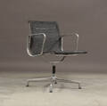 Charles Eames. Armstol, model EA-108 Denne vare er sat til omsalg under nyt varenummer 4078868