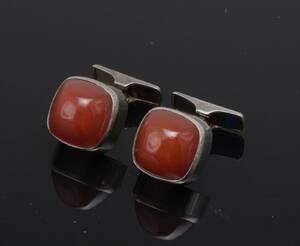 Par finske manchetknapper af sterling sølv med carneol