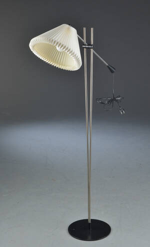 Christian Hvidt. Standerlampe model 323