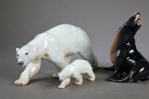 Bing og Grøndal. To isbjørne og sæl af porcelæn. 3